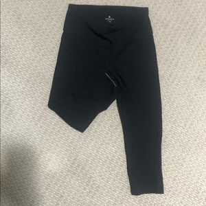 basic black athleta capris